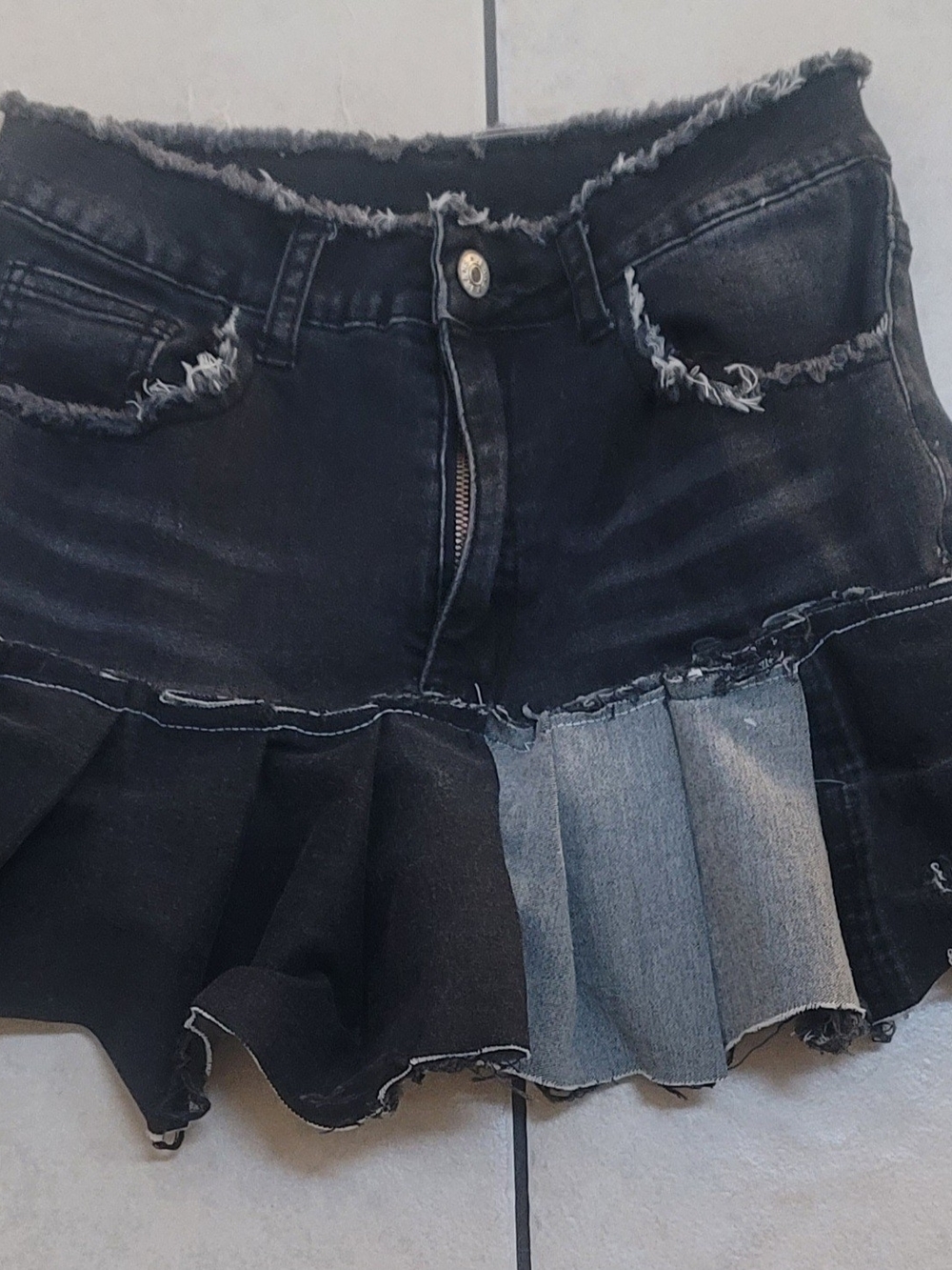 Source Unknown Two-Tone Black and Light Blue Denim Stretch Ruffled Mini Skirt